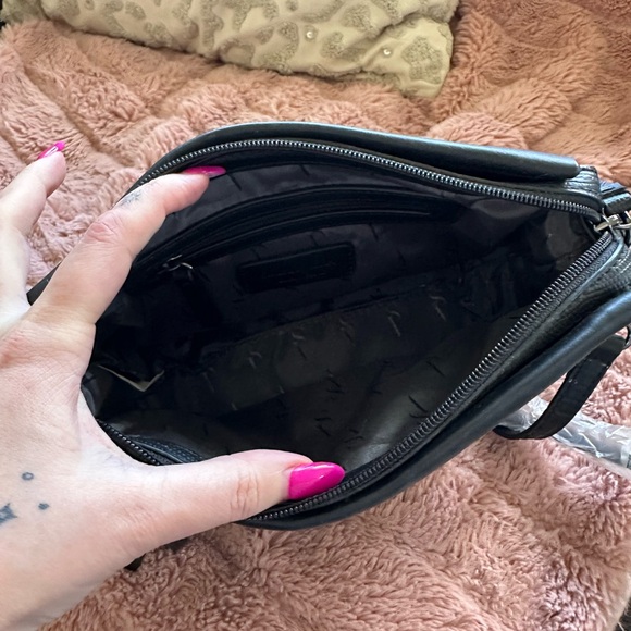 Simply Vera Vera Wang Elegant Black Crossbody Bag - Picture 3 of 4